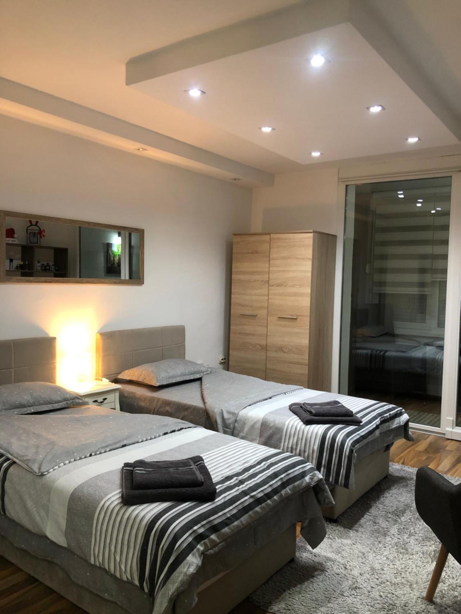 Welcome To The Apartment Mesic- Airport 塞拉耶佛 外观 照片